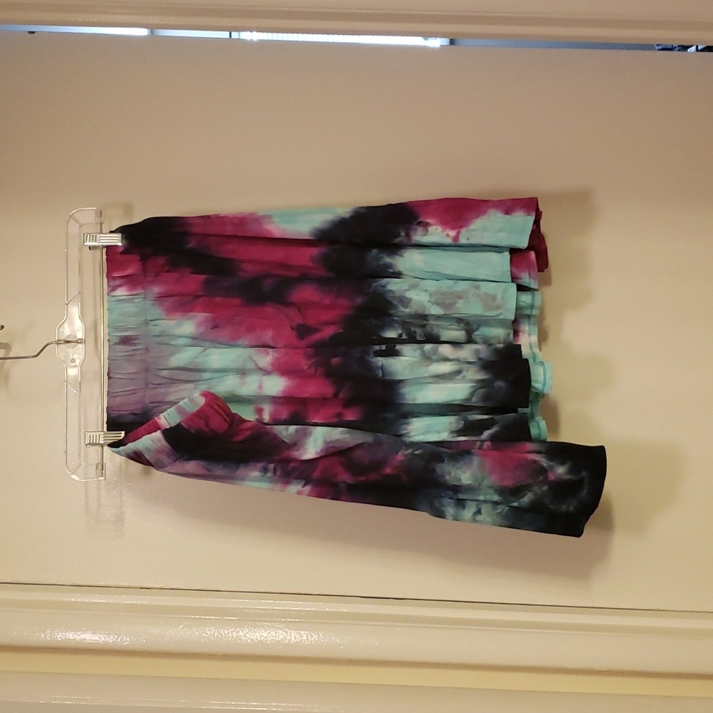 Skirt. Tye dye colored. Soft cotton. Flowy ruffle hem elastic waist